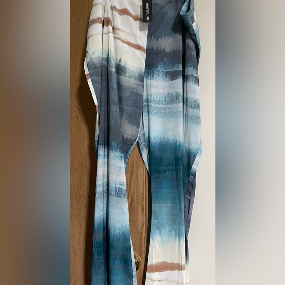 Pretty Little Things, Plus Green Tie Dye Print Chiffon Flare Trousers size 22 - Picture 1 of 2